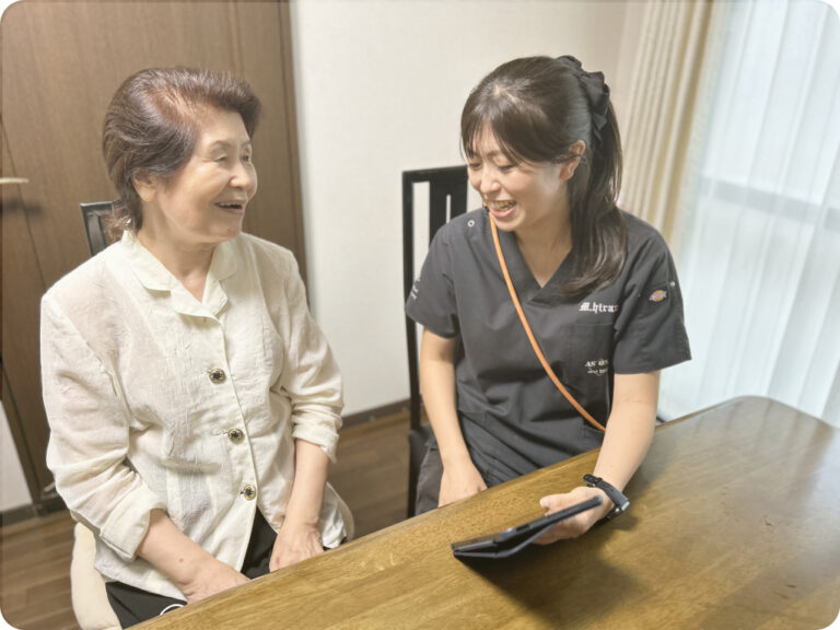 スタッフと利用者の笑顔